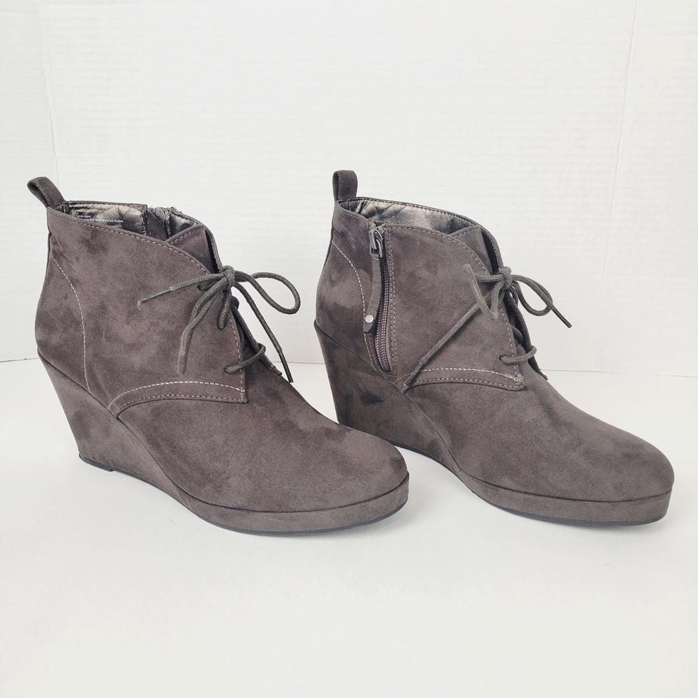 DV~Dolce Vita~Wedge Ankle Booties Boots Size 9.5~Dark Brown~Suede~Side Zip